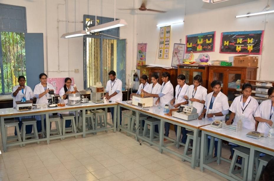Government College (Autonomous) Rajahmundhry Laboratories photo 3